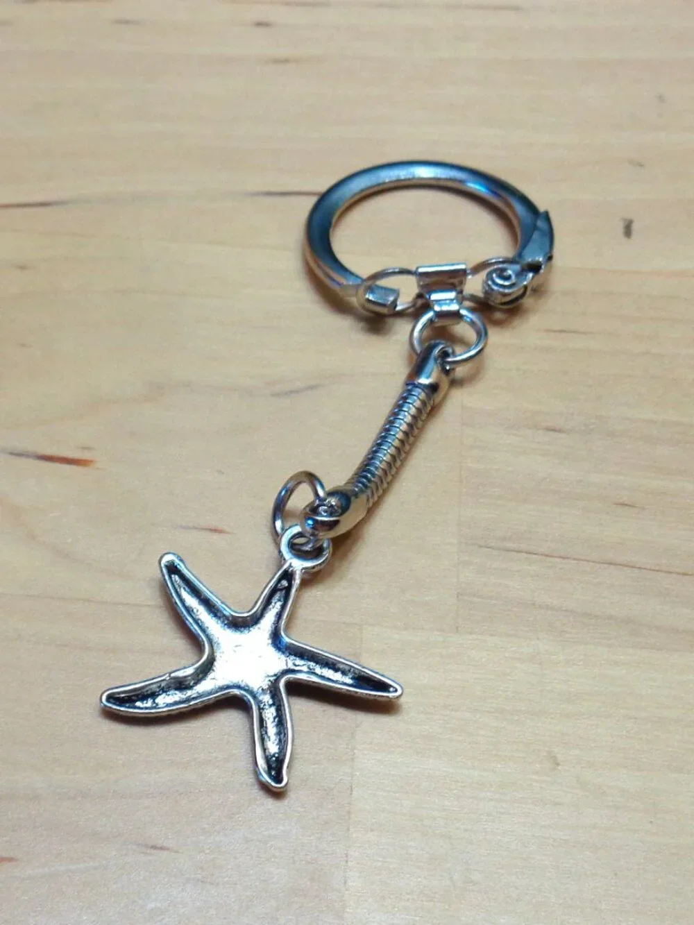 BEACH FASHION DETAILED STARFISH RHODIUM SNAKE KEYCHAIN